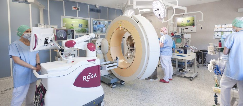 Neurochirurgie - robot Rosa
