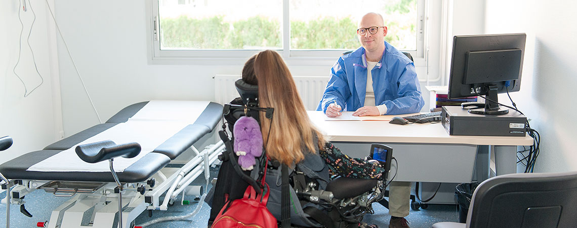 Consultation Handiconsult à la policlinique de Saint-Julien