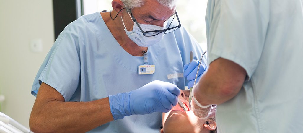 Extraction de dents de sagesse par le Dr Moizan.