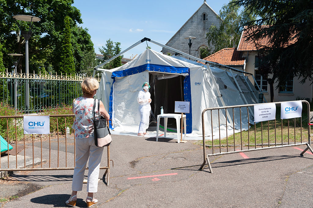 Vue extérieure du centre de prélèvement Covid-19 à Saint-Julien
