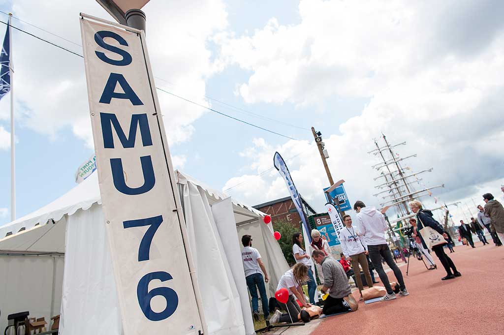 Le stand du SAMU sur les quais rive droite à l'occasion de l'Armada