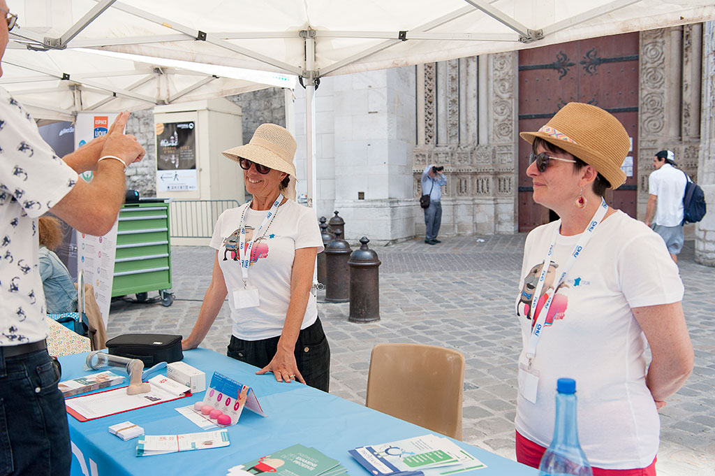 Stand d'information sexologie à l'occasion du Prostate tour en juin 2019 sur le parvis de la Cathédrale de Rouen