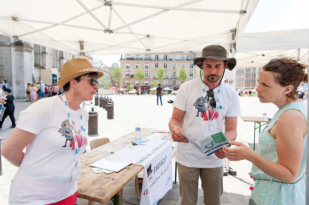 Stand d'information sexologie à l'occasion du Prostate tour en juin 2019 sur le parvis de la Cathédrale de Rouen