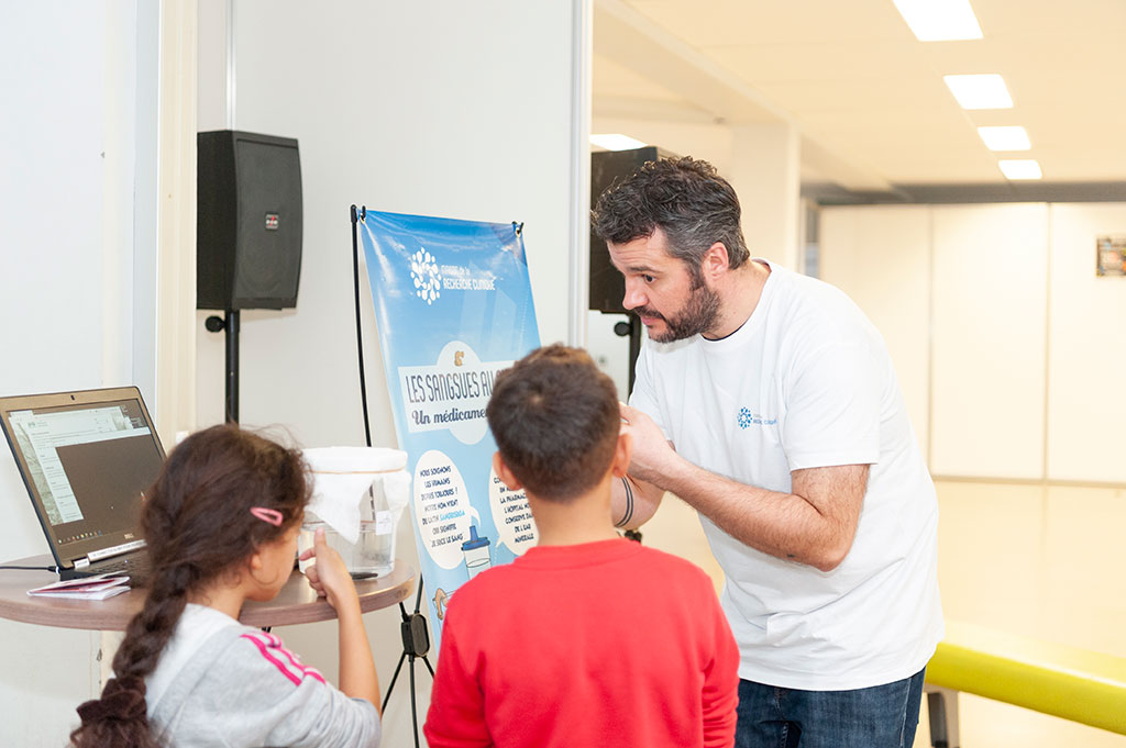 Stand tenu par la Maison de la recherche clinique lors de la fête de la science 2019