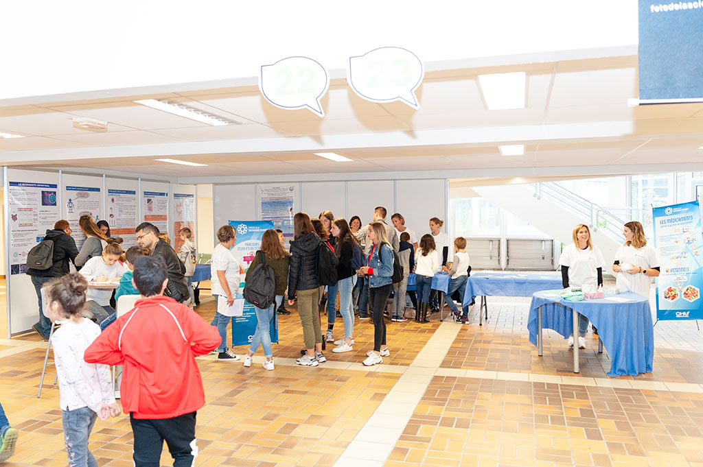 Stand tenu par la Maison de la recherche clinique lors de la fête de la science 2019