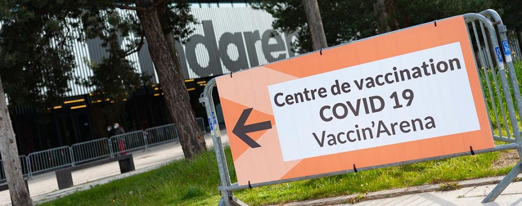 Photo de l'entrée du centre de vaccination Covid-19, le Vaccin'Arena