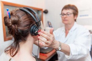 Test audio entre le spécialiste et la patiente